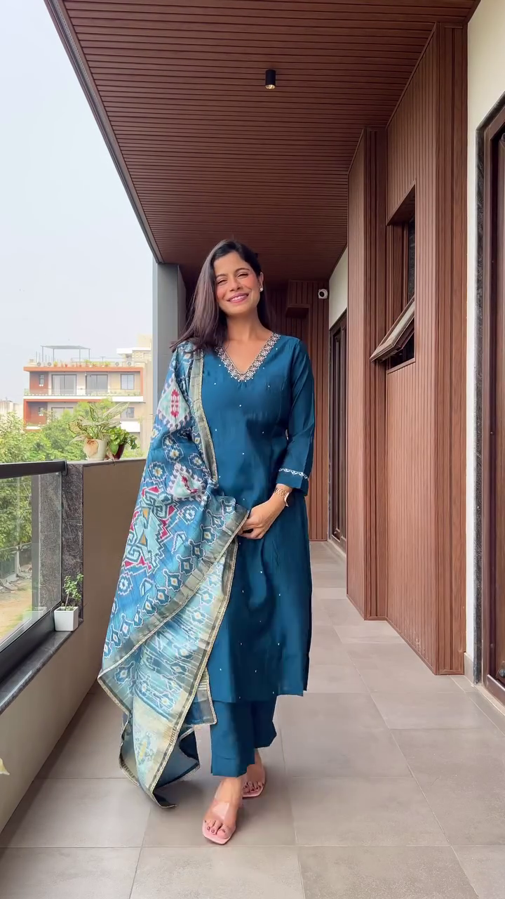 Embroidered Below Knee-Length Festive Women's Regular Fit Kurta