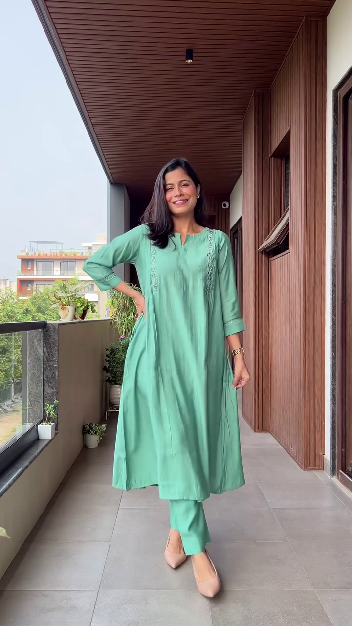 Embroidered Below Knee-Length Festive Women's Regular Fit Kurta - Image 8