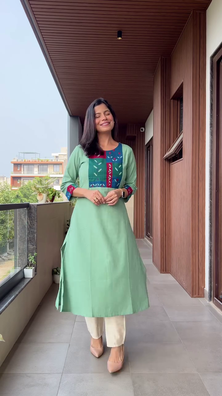 Embroidered Below Knee-Length Festive Women's Regular Fit Kurta - Image 5