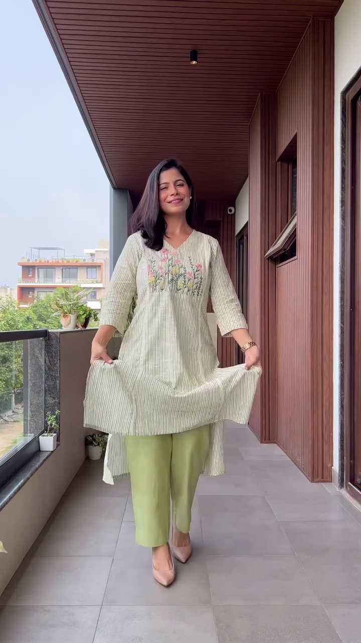 Embroidered Below Knee-Length Festive Women's Regular Fit Kurta - Image 2