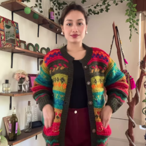 Cozy Hand-Knit Cardigan – A Touch of Timeless Elegance