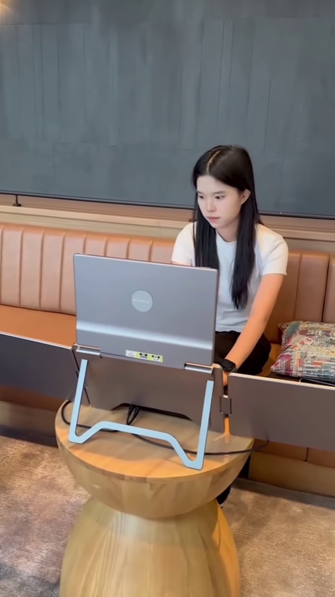 π» 3-Screen Laptop Extender β Ultimate Productivity on the Go! π - Image 3