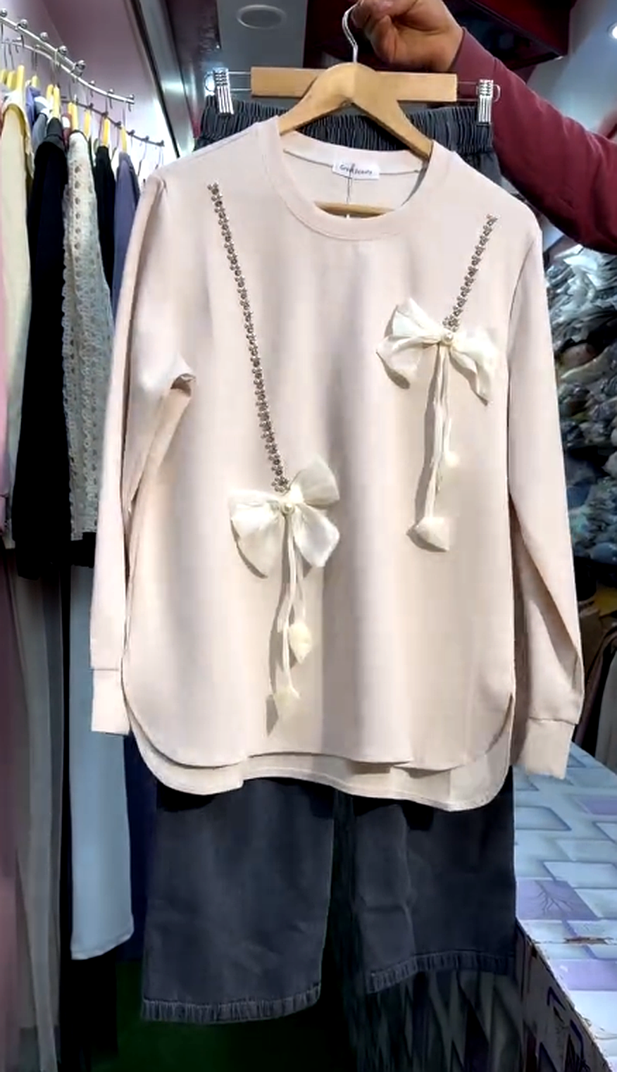 Elegant Pink Bow Detail Top & Denim Pants Set - Image 2